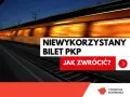 Rozmyty pociąg PKP na torach, tekst "Niewykorzystany bilet PKP. Jak zwrócić?".