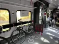 Rowerzyści w pociągu: specjalne miejsce na rowery ułatwia podróżowanie. Jak powiesić rower w pociągu? Tutaj jest to proste!
