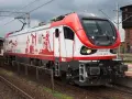 Szynobus PKP Gorzów z charakterystycznym malowaniem. Rozkład jazdy szynobusu wkrótce na tablicy.