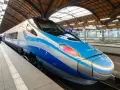Nowoczesny pociąg Pendolino PKP Intercity na peronie.