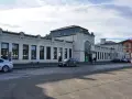 Dworzec Nowy Sącz. Sprawdzam rozkład jazdy, by zdążyć na pociąg.
