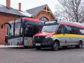 Autobusy i bus w Pabianicach, Łódzkie. Jeden z nich to linia 103, drugi to LA14 jadący do Dłutowa.