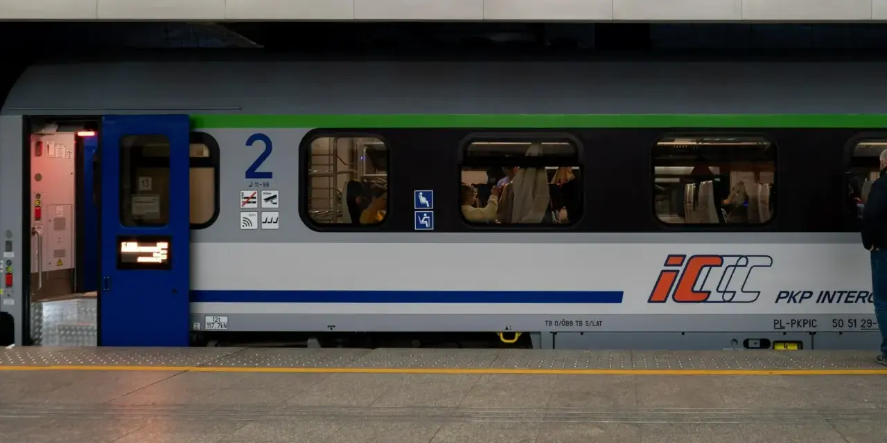 Senior w PKP: Zniżki 30% i 37% uniknij błędów!