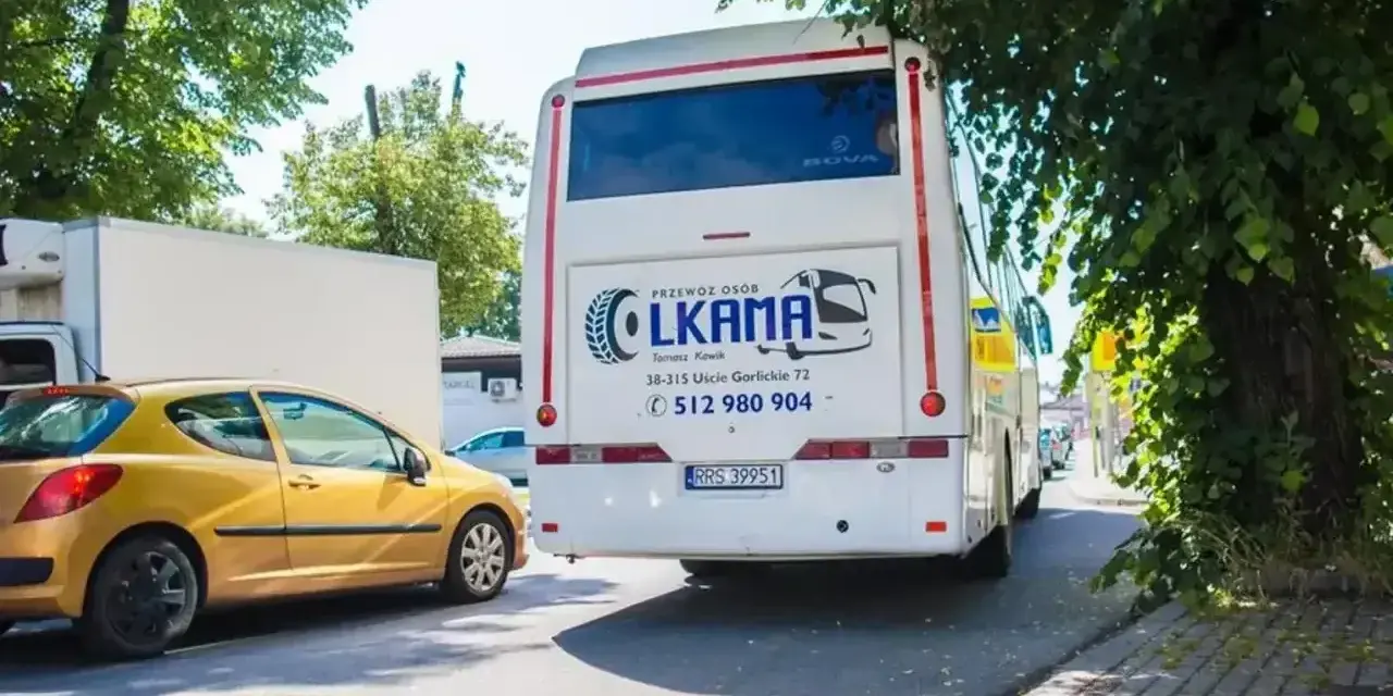 Autobus firmy LKAMA, przewoźnik na trasie Gorlice - Nowy Sącz. Sprawdź rozkład jazdy Voyager.