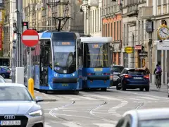 Tramwaj z dworca w Krakowie do Prokocimia? Linia 2 jedzie w kierunku Biskupina. Zobacz, jak dojechać z dworca w Krakowie do Prokocimia, korzystając z komunikacji miejskiej.