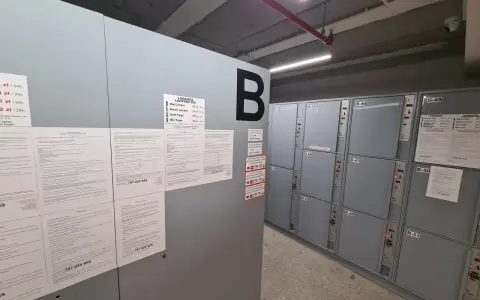 Gdynia dworzec główny: przechowalnia bagażu oferuje szafki w różnych rozmiarach. Cennik: Big Locker 22 zł/24h, Small Locker 18 zł/24h.