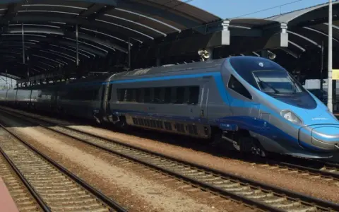 Prędkości PKP Intercity: Ile km/h osiąga Pendolino, EIC, IC, TLK?