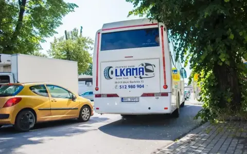 Autobus firmy LKAMA, przewoźnik na trasie Gorlice - Nowy Sącz. Sprawdź rozkład jazdy Voyager.