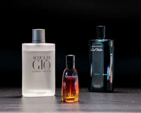 Perfumy w samolocie? Poznaj limity, nowe zasady i pakuj bez stresu!