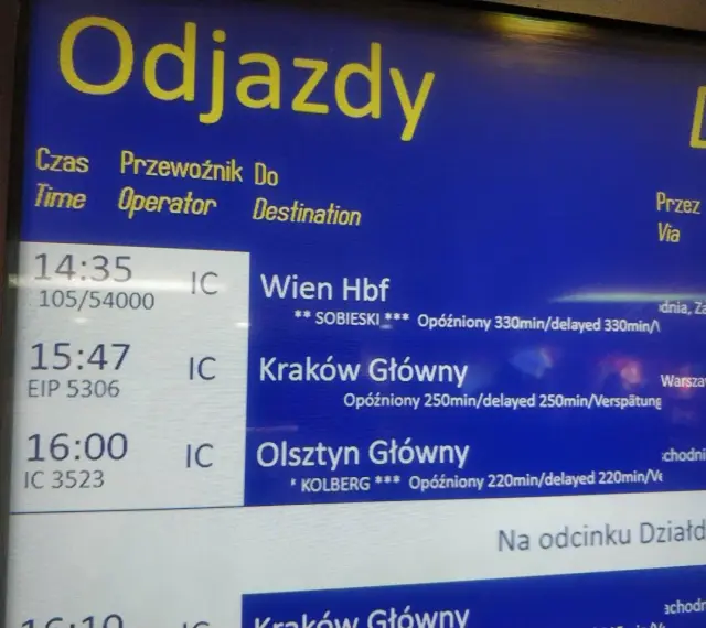 Aktualne opóźnienia pociągów Intercity: Wien Hbf opóźniony 330 min, Kraków Główny 250 min, Olsztyn Główny 220 min.