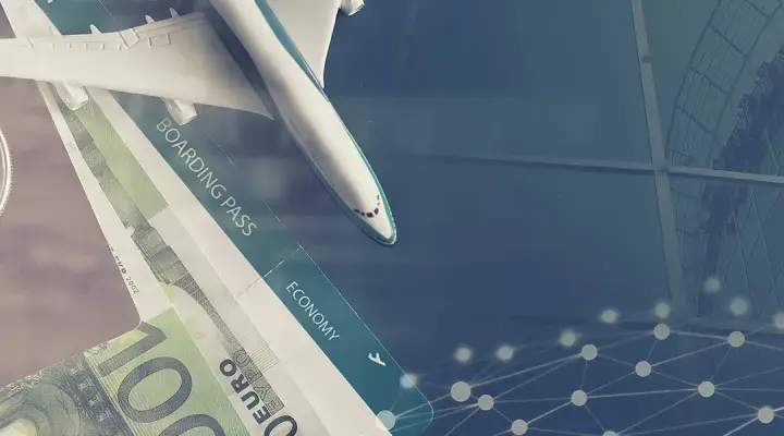 Przewóz gotówki do USA: Limit $10,000 i deklaracja uniknij konfiskaty