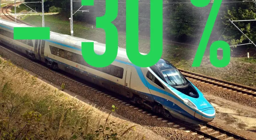 Pociąg Pendolino z napisem -30%. Podróżuj taniej z bliskimi, jak kupić bilety.