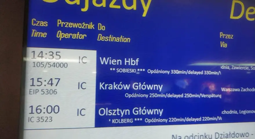 Aktualne opóźnienia pociągów Intercity: Wien Hbf opóźniony 330 min, Kraków Główny 250 min, Olsztyn Główny 220 min.
