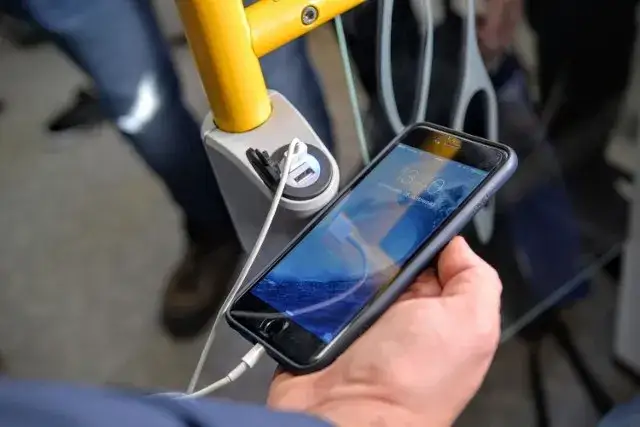Rozładowany telefon pociąg