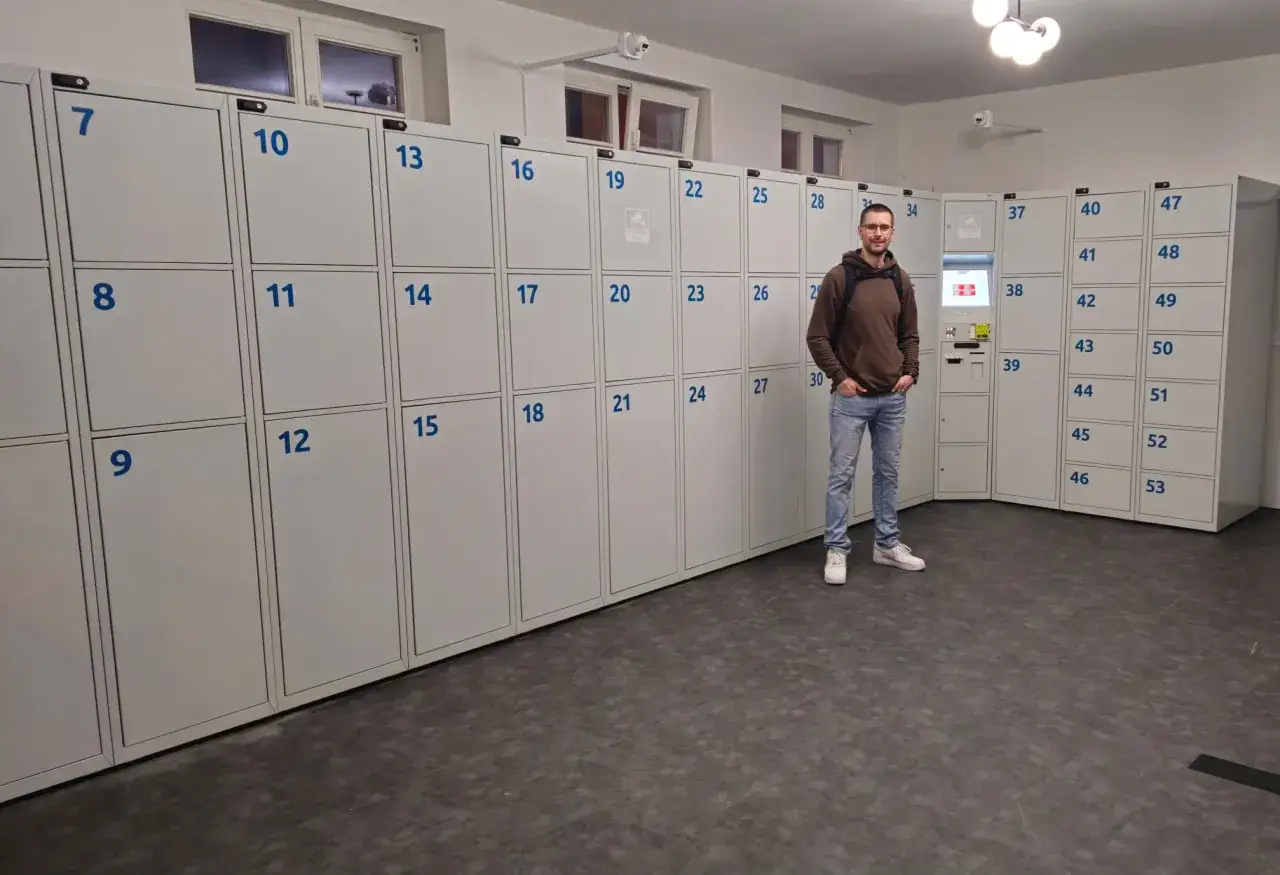 Gdańsk Dworzec Główny: przechowalnia bagażu z licznymi szafkami. Sprawdź cennik i zostaw bagaż.