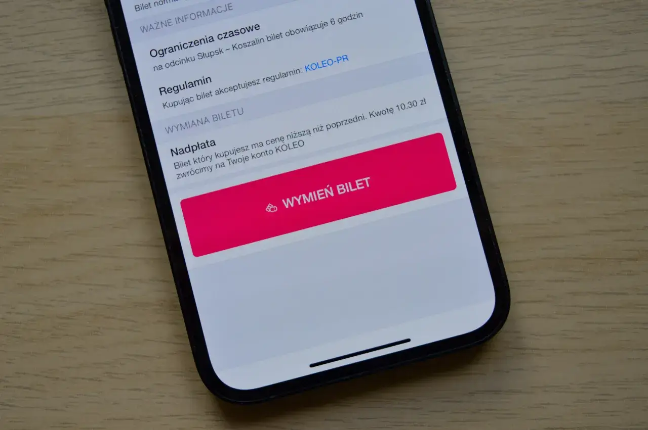 Na ekranie telefonu widoczna opcja