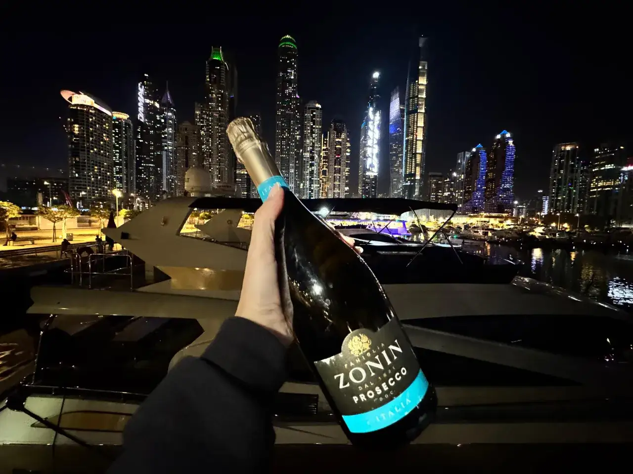 Alkohol w Dubaju limity celne