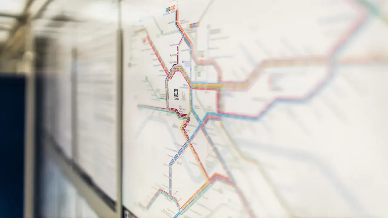 Mapa komunikacji miejskiej w Krakowie. Szukasz, jak dojechać z dworca w Krakowie do Prokocimia? Sprawdź linie tramwajowe i autobusowe na schemacie.